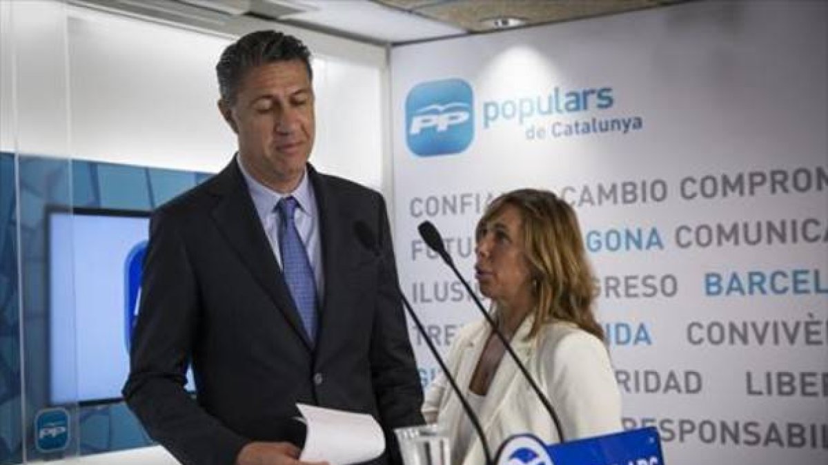 Xavier García Albiol y Alicia Sánchez-Camacho, ayer, en la rueda de prensa posterior al comité ejecutivo del PPC.-CARLOS MONTAÑÉS
