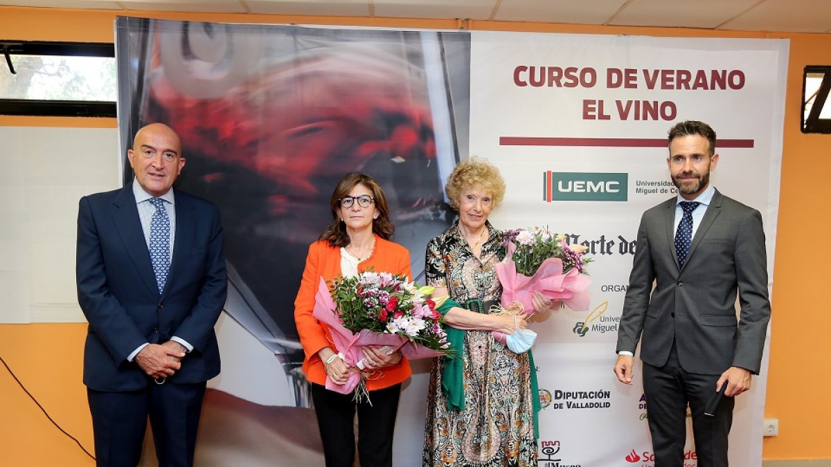 Pilar Pérez de Albéniz recoge el premio Fundación UEMC a una vida dedicada al vino. - E.M