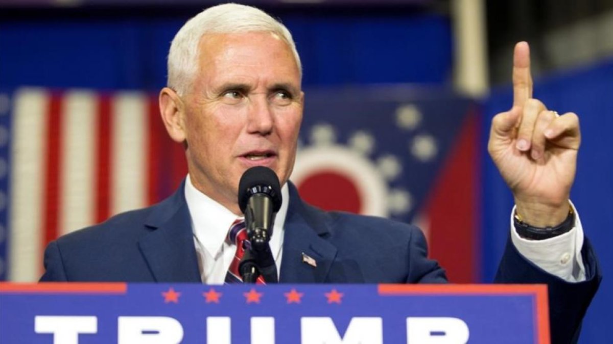 Mike Pence habla durante un acto electoral en Rossford (Ohio), el 7 de octubre.-AP / NICK THOMAS