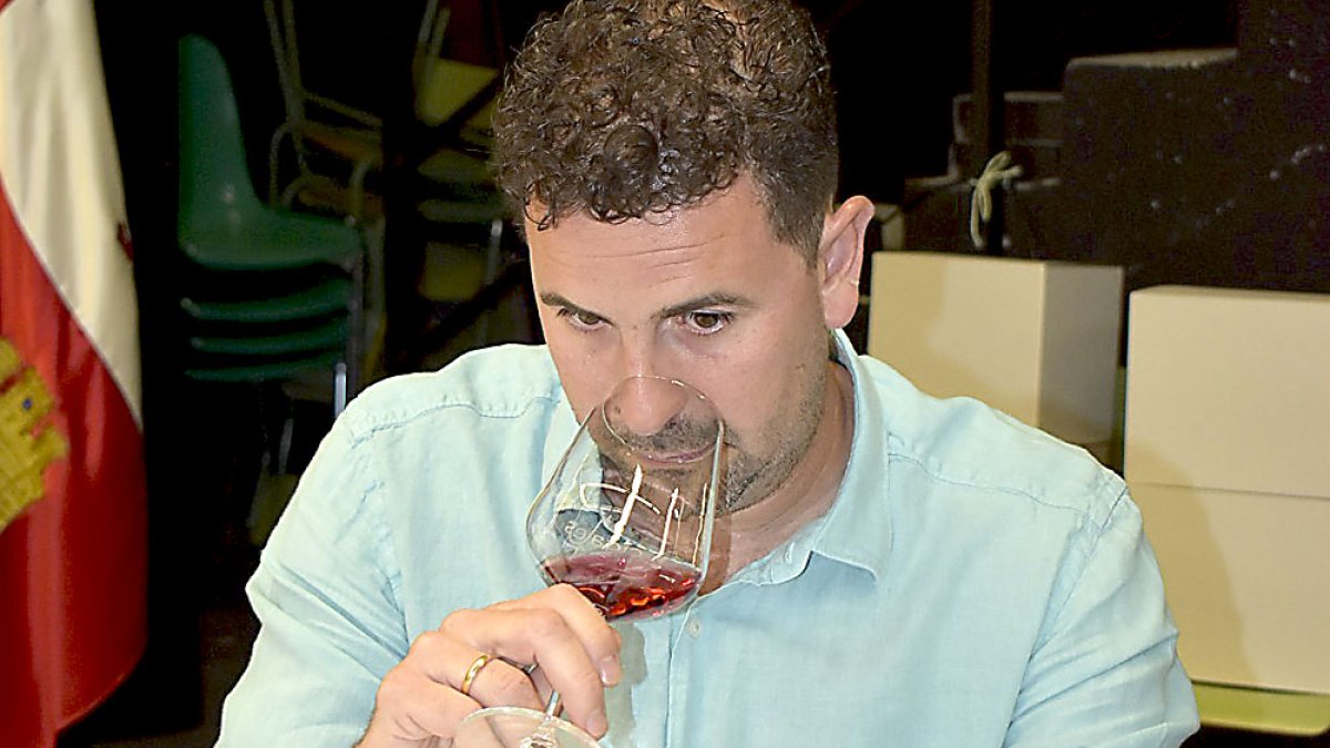 El Hostelero Cigaleño Sergio García, nuevo presidente de la Ruta del Vino de Cigales. E. M.