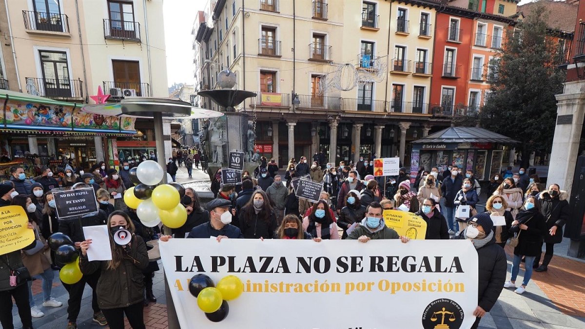 Protestas contra las medidas para reducir la temporalidad en las Administración Pública. - E. PRESS