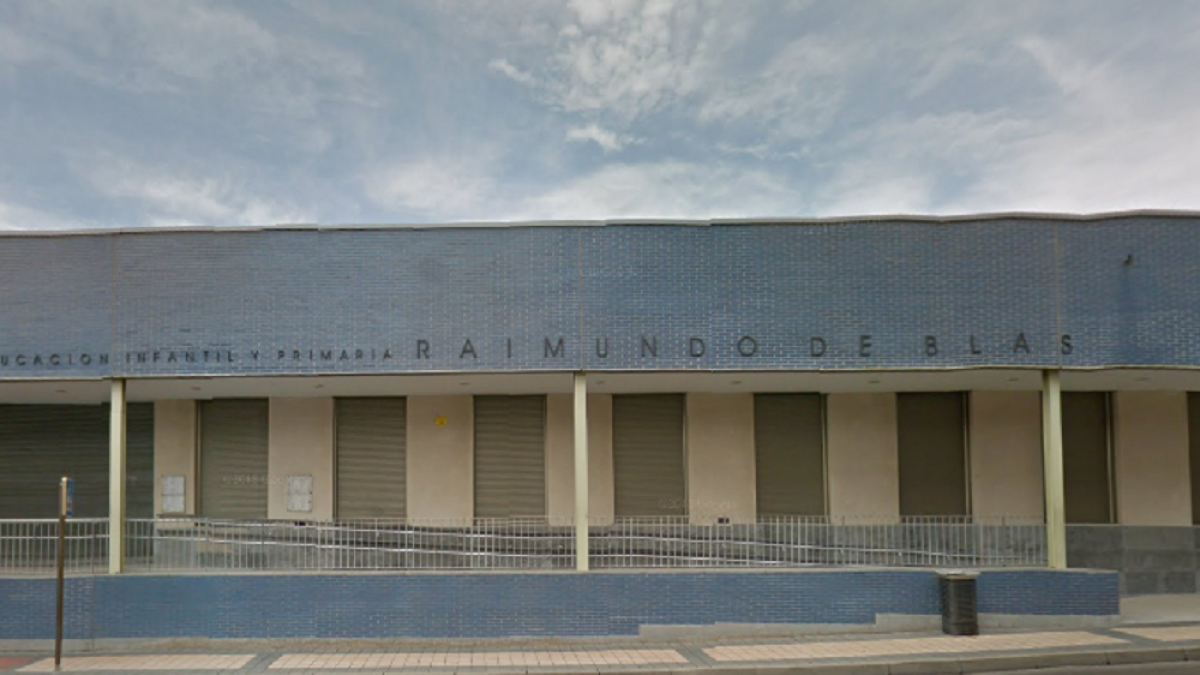Fachada del Colegio público Raimundo de Blas, en Arroyo de la Encomienda.-E. M.
