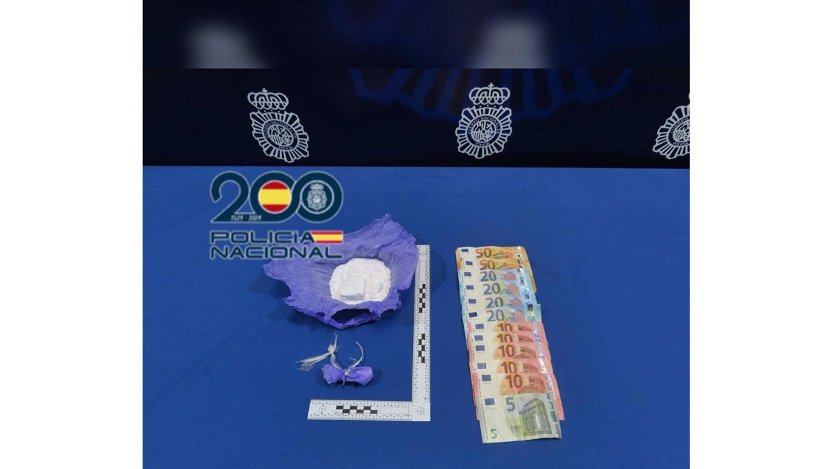 Cocaína y dinero requisado a las mujeres detenidas en la Avenida de Segovia de Valladolid. - POLICÍA NACIONAL - Archivo. Europa Press