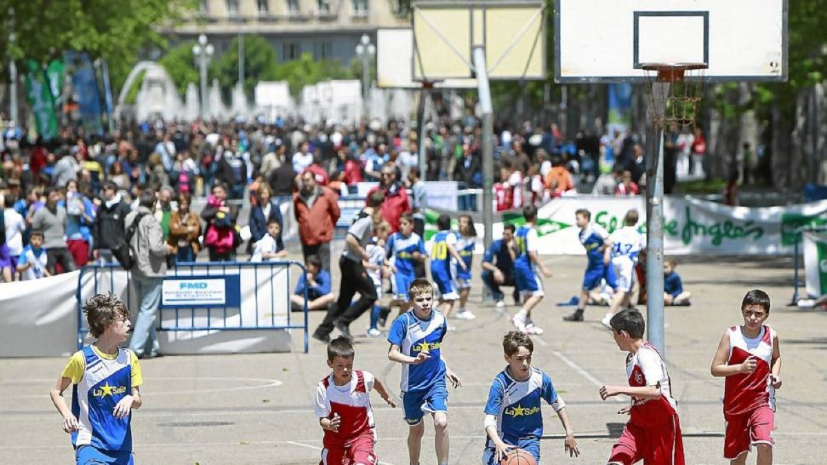 Zona deportiva del Campo Grande en el día provincial del minibasket-J.M.Lostau