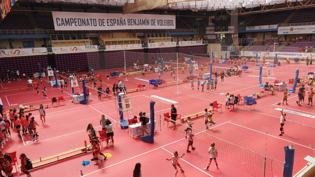 Partidos disputados de manera simultánea en el pabellón Pisuerga en el Campeonato de España benjamín. / PHOTOGENIC