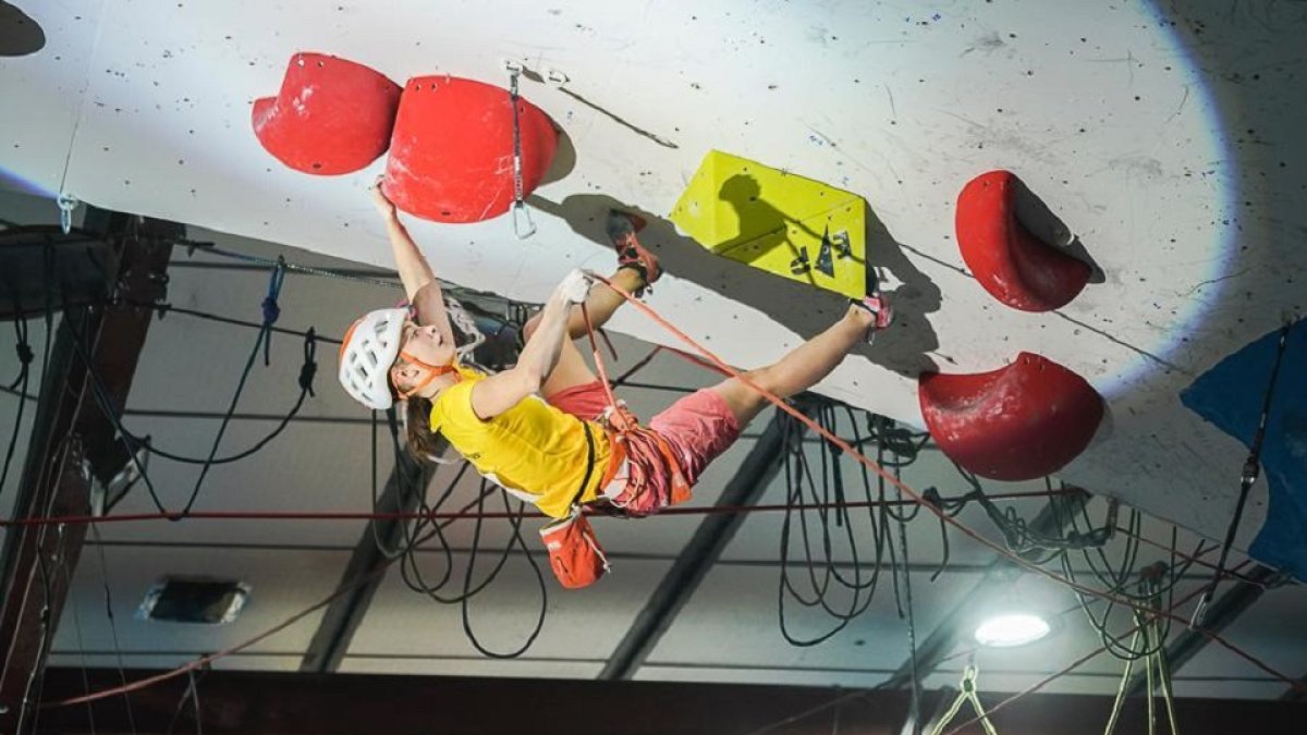 Iziar Martínez, en pleno esfuerzo en el muro de Rocópolis./ D. RODRÍGUEZ