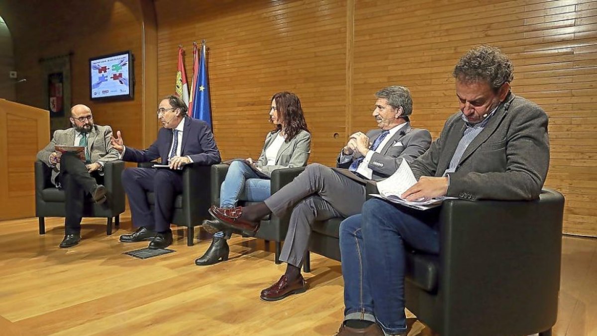 Felipe Ramos, Alfonso Polanco, Ana Viñas, Juan Saborido y Bruno Estrada, durante la jornada.-ICAL