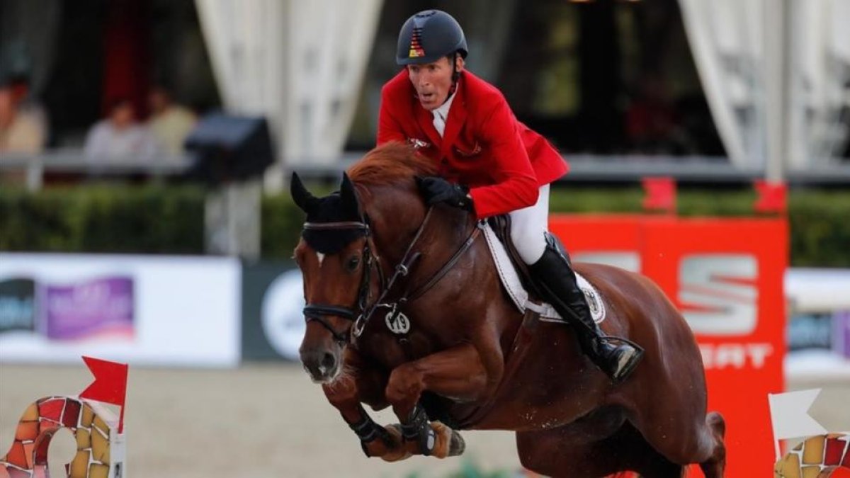 El jinete alemán Ludger Beerbaum, en plena acción en el Polo-NACHO OLANO