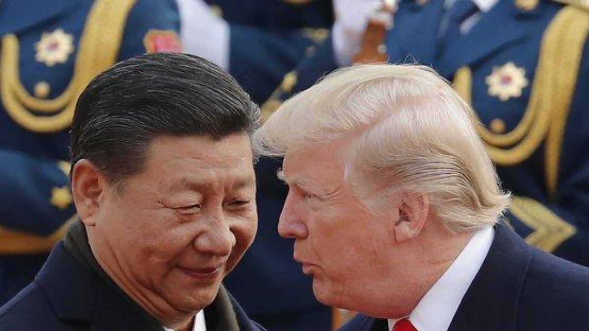 Xi Jinping y Trump buscan una solución a la guerra comercial que EE.UU mantiene con China.-AP