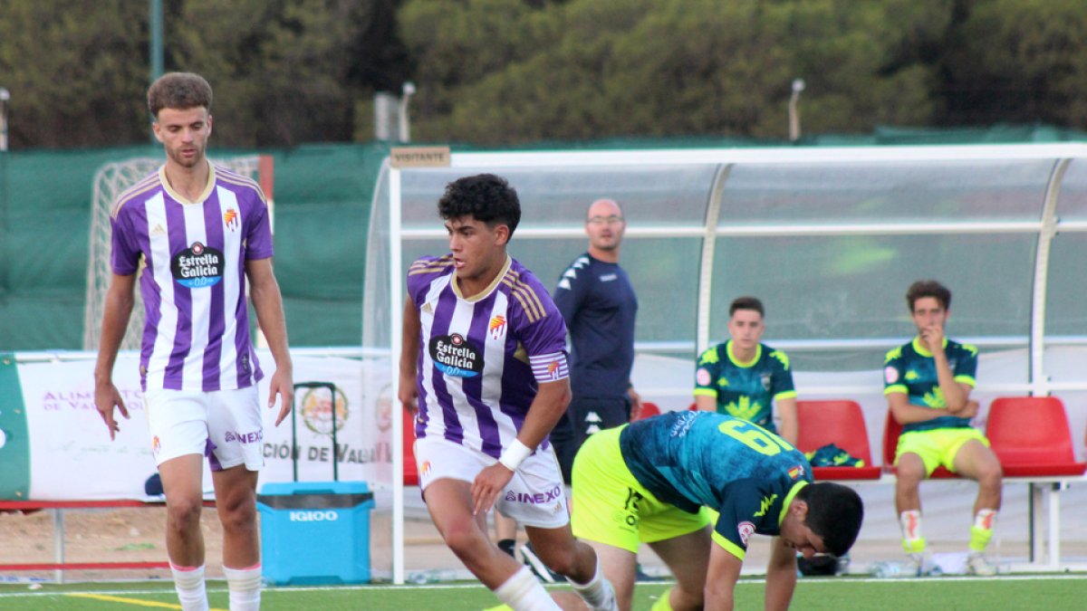 Final del Trofeo Diputación entre el Real Valladolid Promesas y el Atlético Tordesillas. / R. M. MARTÍN