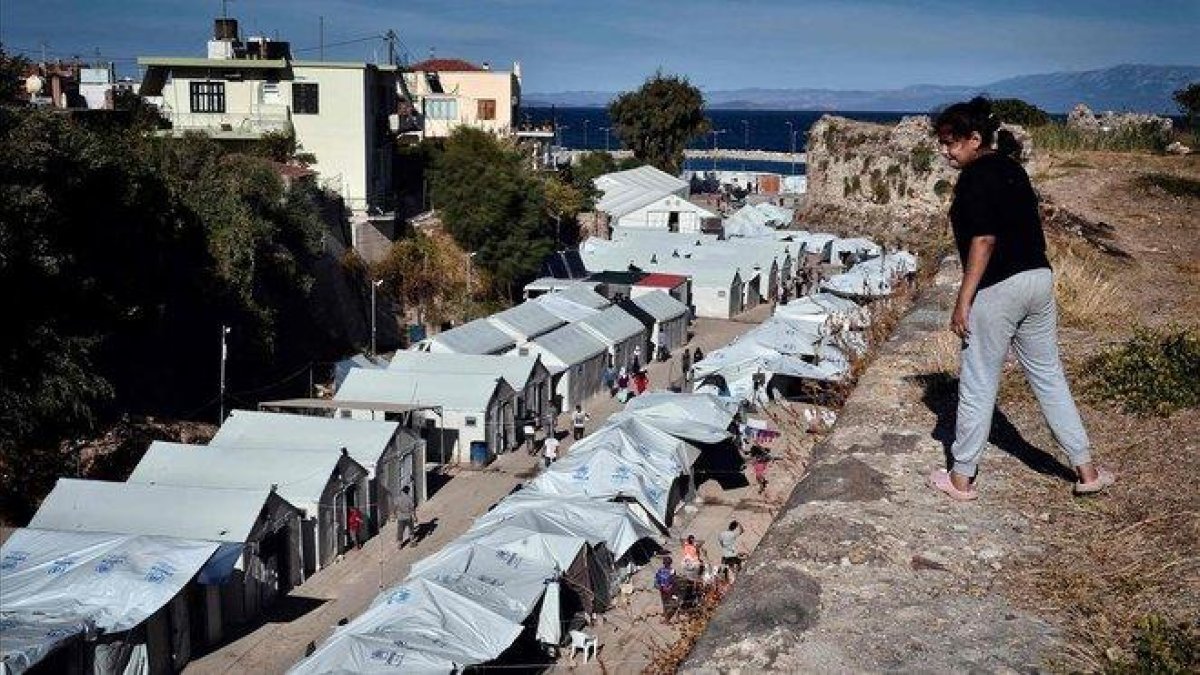 Campo de refugiados en la isla de Chios.-LOUISA GOULIAMAKI (AFP)
