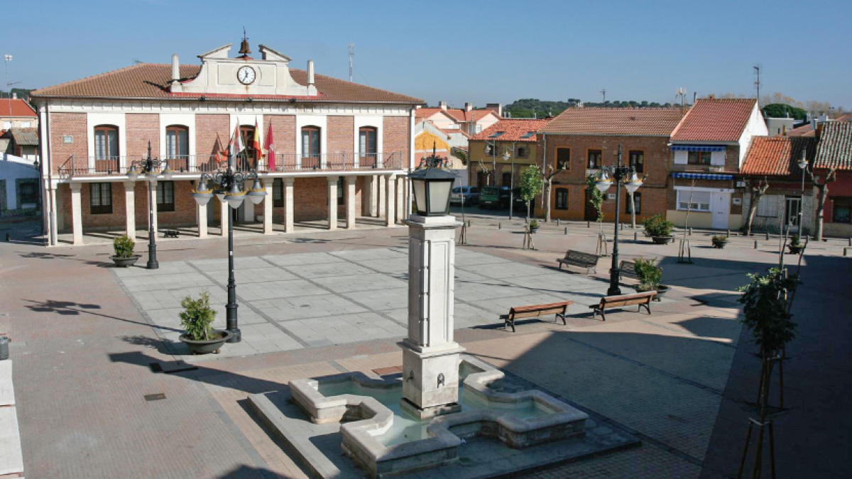 Plaza mayor de Viana de Cega