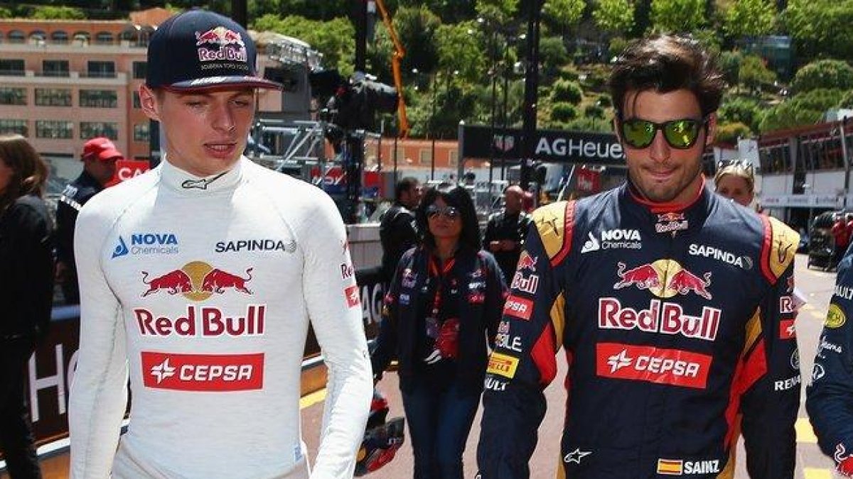 Max Verstappen y Carlos Sainz, juntos en sus tiempos jóvenes en Red Bull.-GETTY / MARK THOMPSON