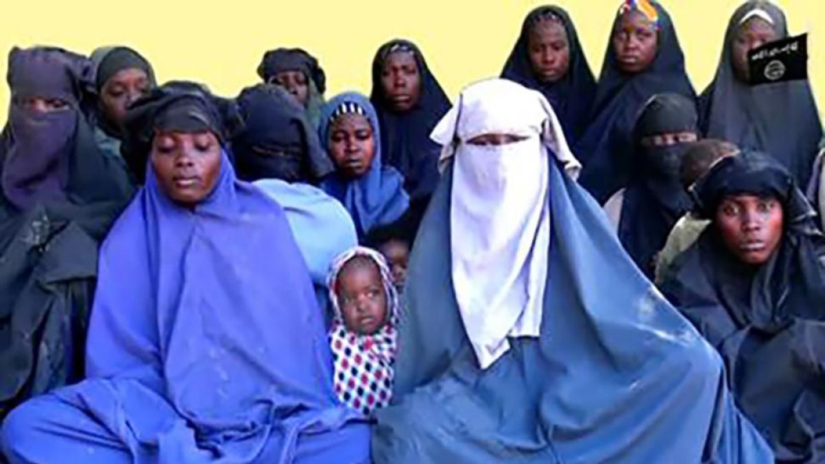 Boko Haram difunde un vídeo en el que 14 de las más de 270 niñas secuestradas de Chibok, dicen que no quieren volver a sus casas.-/ AFP / HANDOUT (AFP)