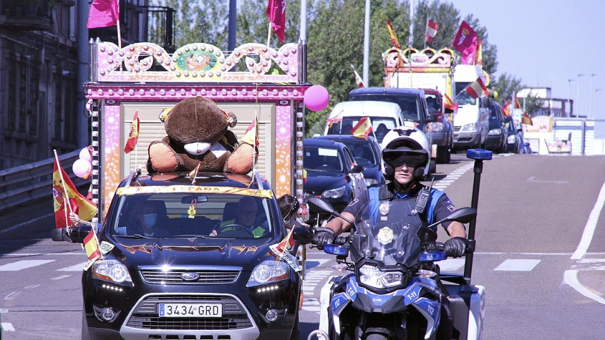 Caravana de protesta de feriantes por las calles de León este verano. ICAL