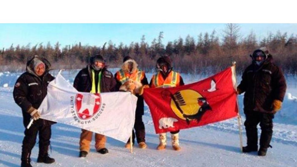 Comunidad indígena canadiense.-