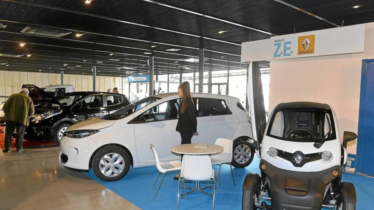 Algunos de los coches que se exhiben en el Congreso del Vehículo y Combustible de la Feria de Valladolid-Efe