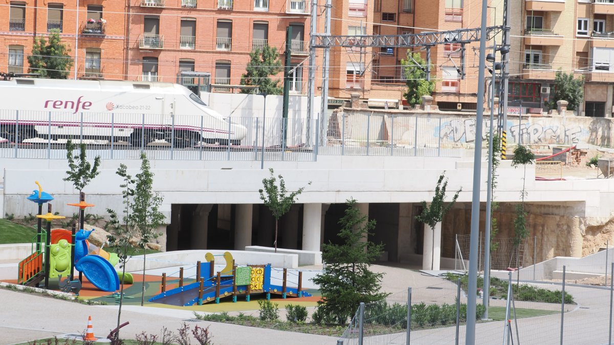 Estado de las obras de urbanización del entorno del túnel para vehículos de Panaderos y del paso peatonal y para bicicletas.- PHOTOGENIC