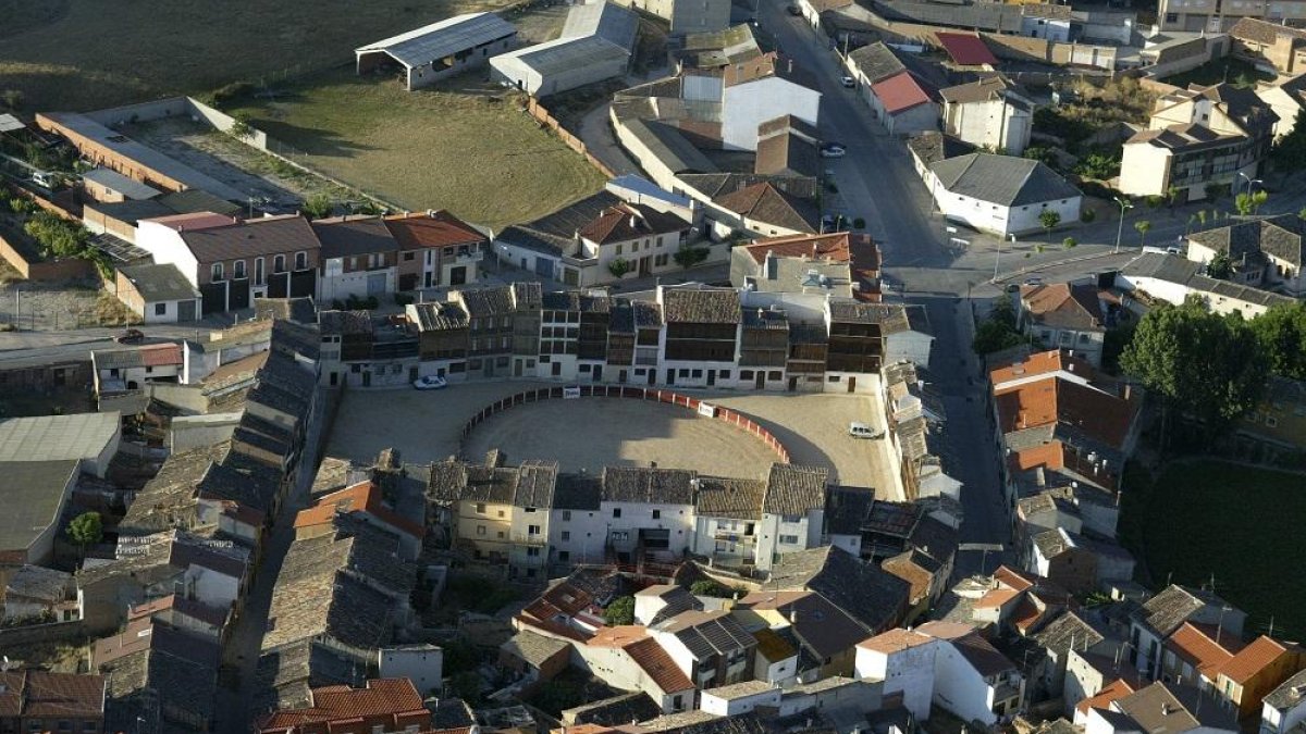 Vista aérea de Peñafiel.-ICAL