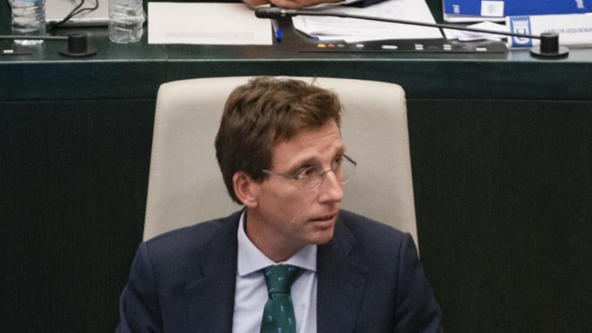 El alcalde de Madrid, José Luis Martínez-Almeida, durante el Pleno del Ayuntamiento de Madrid, en el Palacio de Cibeles. -EP