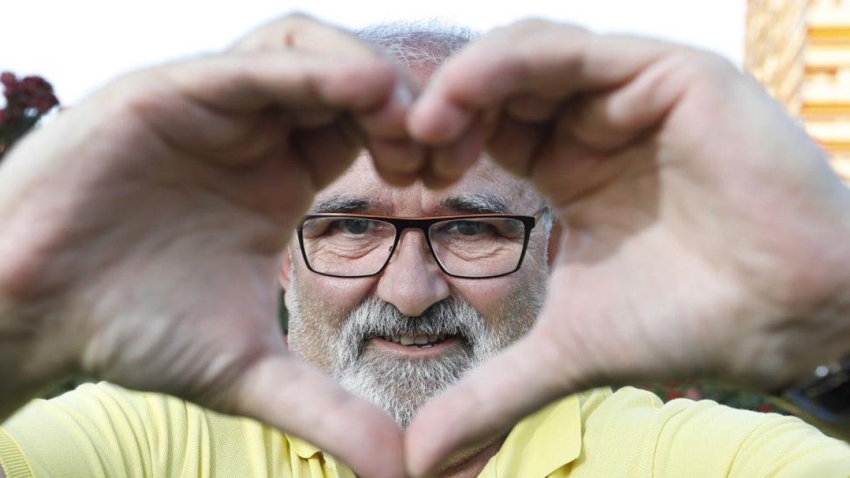 El vallisoletano Carlos Álvarez, uno de los pacientes expertos, en el centro de la ciudad.-J. M. LOSTAU