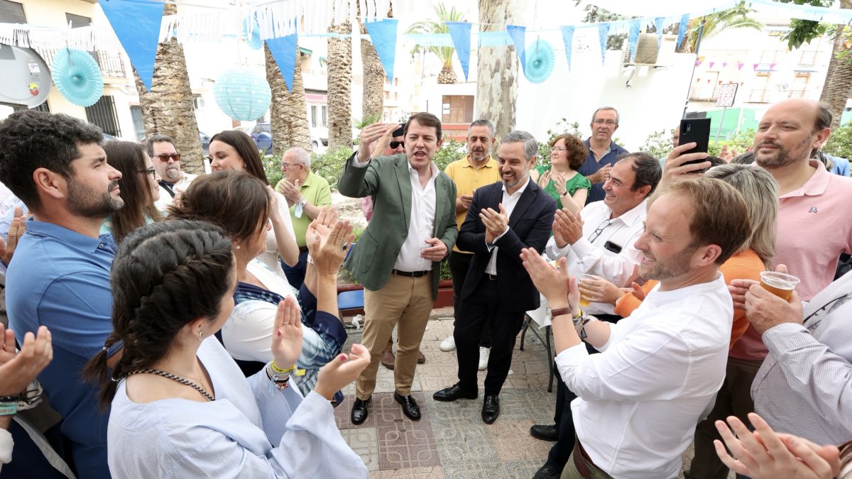 Alfonso Fernández Mañueco, en un una de la campaña andaluza, en una imagen de archivo. ICAL