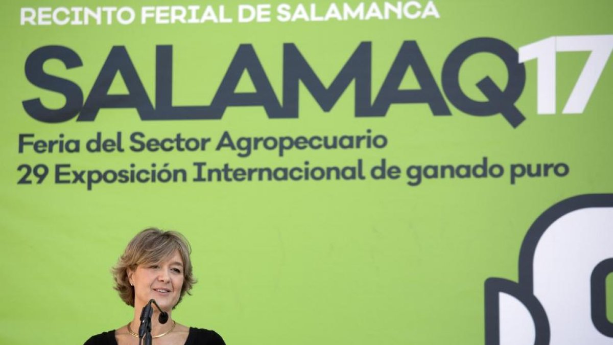 La ministra de Agricultura inaugura la feria Salamaq 2017.-ICAL