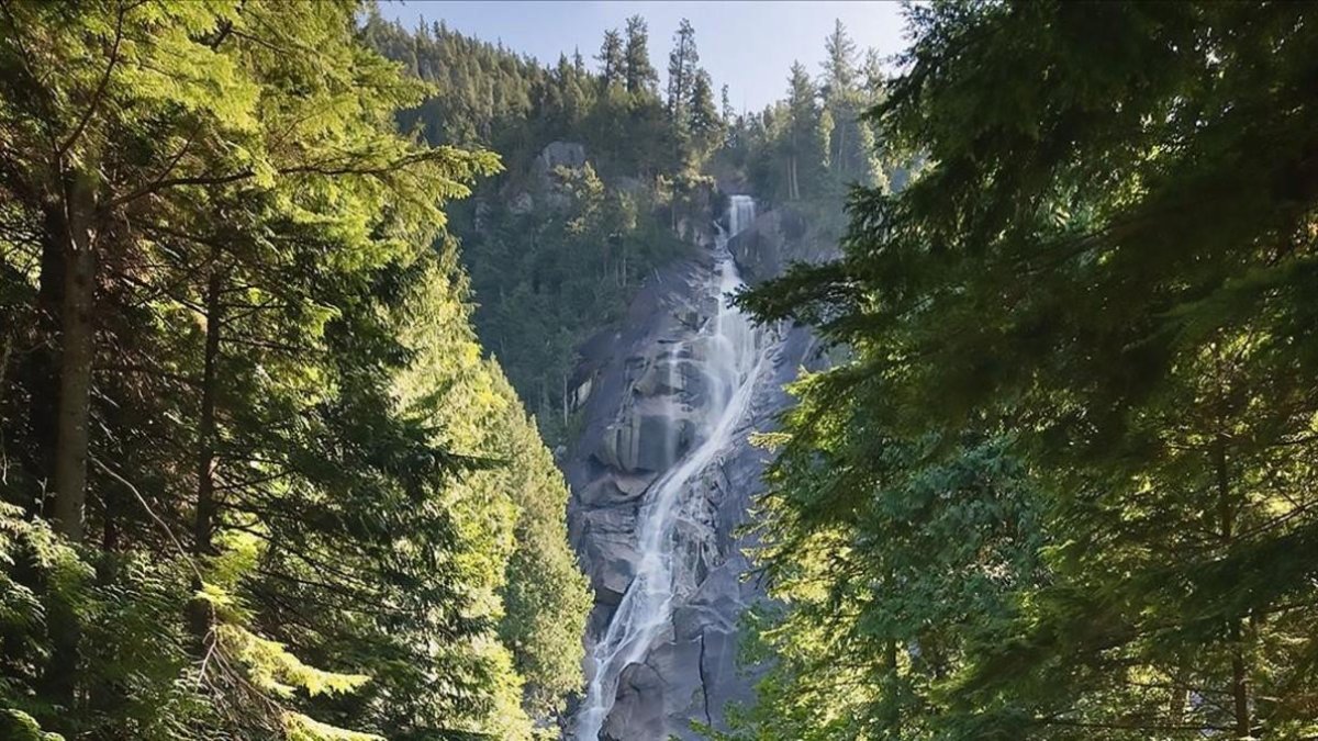 Una imagen de las cataratas de Shannon Falls, en Canadá, donde los tres youtubers perdieron la vida.  /-GREGORY SIMPSON