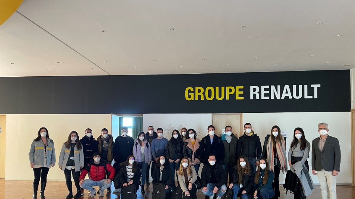Renault facilita la incorporación al mundo laboral de 22 alumnos a través del programa Graduates. - ICAL