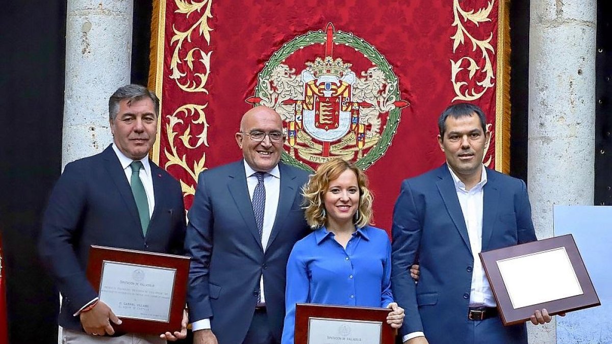 Gabriel Villamil, Jesús Julio Carnero, María Nieto y Roberto Gris ayer, en la entrega de los premios de periodismo.-EL MUNDO