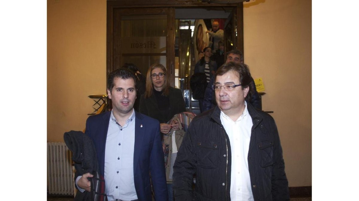 El presidente de la Junta de Extremadura, Guillermo Fernández Vara, y el secretario general del PSCyL-PSOE, Luis Tudanca, intervienen en un almuerzo-mitin en Béjar-Ical
