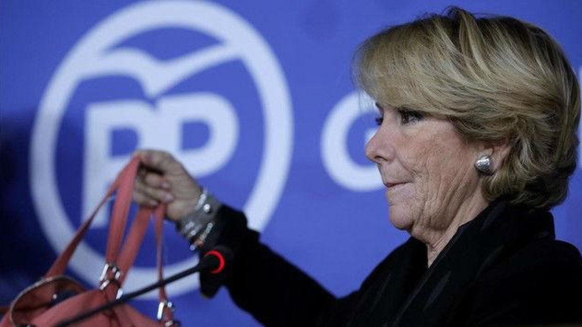 Esperanza Aguirre, en una rueda de prensa el pasado mes de febrero.-JOSÉ LUIS ROCA