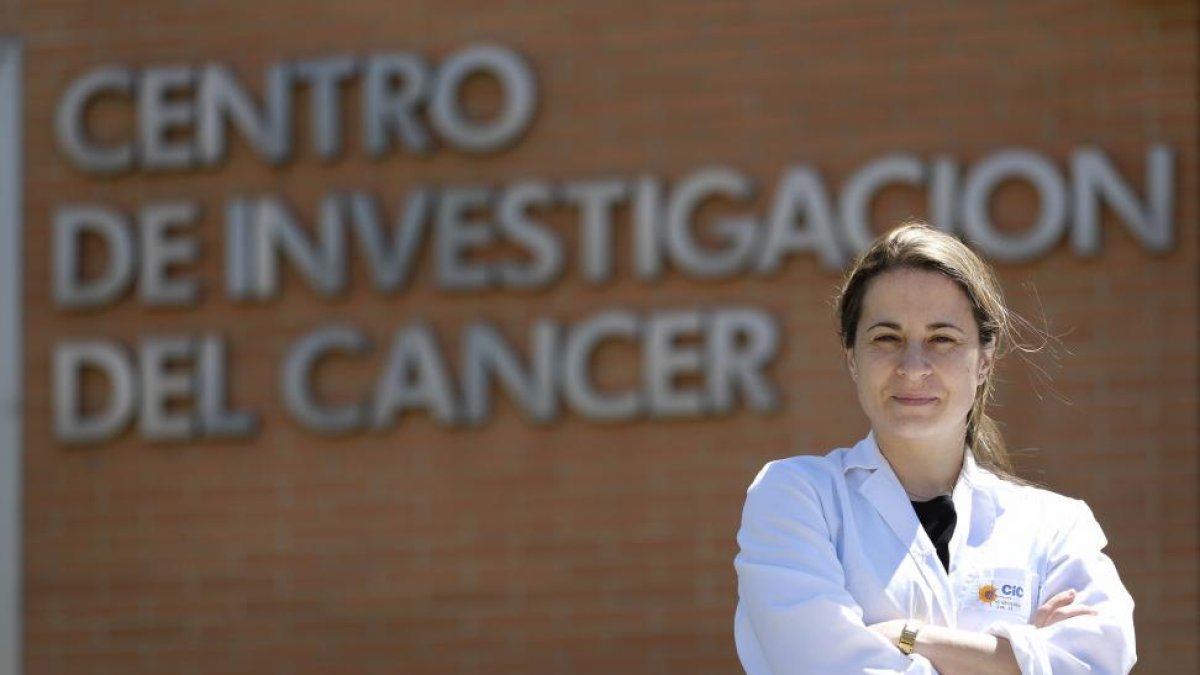 La investigadora Carolina Vicente en el Centro del Cáncer de Salamanca-ENRIQUE CARRASCAL