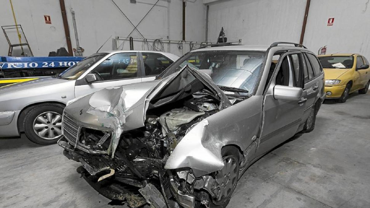 Estado en el que quedó el Mercedes C-250 tras la colisión-M. Á. Santos