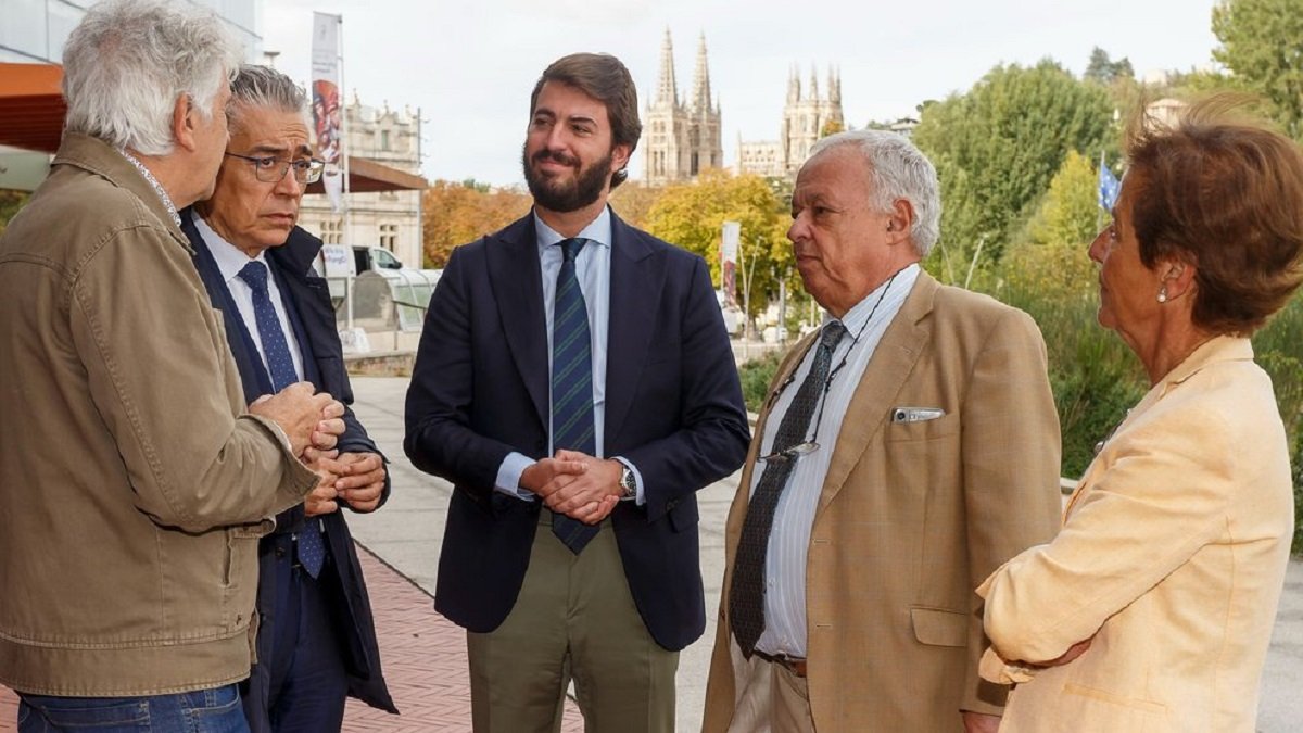 El vicepresidente de la Junta de Castilla y León, Juan García-Gallardo, visita el Museo de la Evolución Humana, acompañado del consejero de Cultura, Turismo y Deporte, Gonzalo Santonja, en su visita al MEH de Burgos. - ICAL