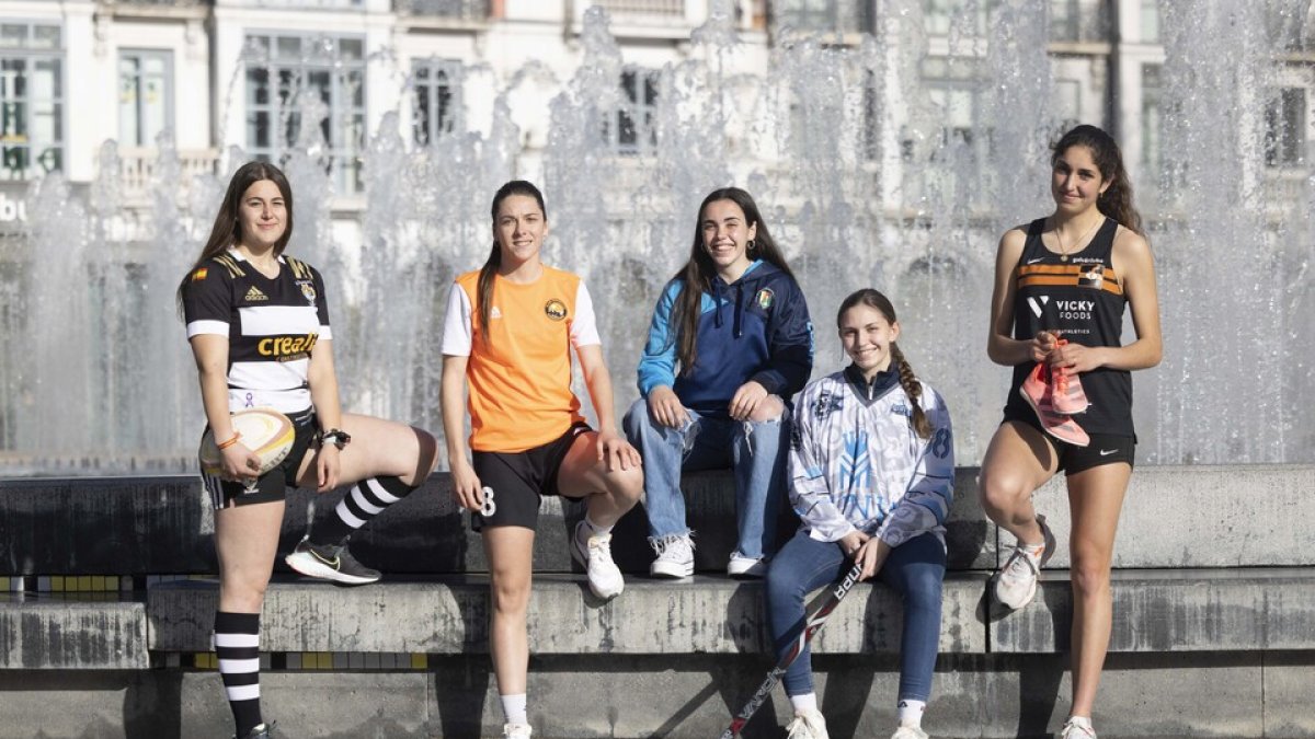 Belsay, Sandra, Jimena, Paula y Ángela, en Plaza Zorrilla. / PHOTOGENIC