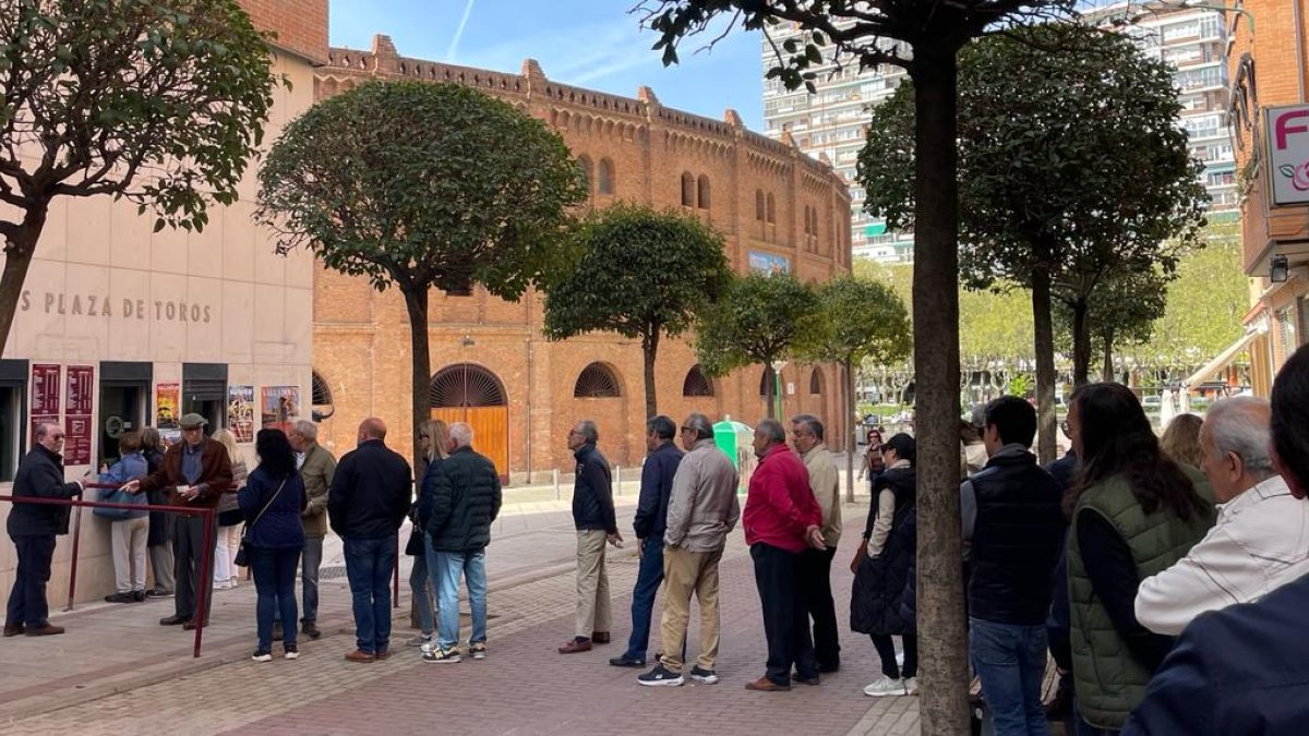 Venta de localidades para la feria de San Pedro Regalado en la plaza de toros de Valladolid.- C. MATA