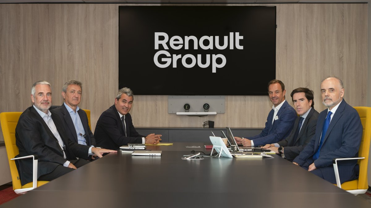Junta General Ordinaria de Accionistas de Renault España S.A., presidida por el presidente del Consejo de Administración, Josep María Recasens, y con la asistencia de todos los consejeros de Renault España.- ICAL