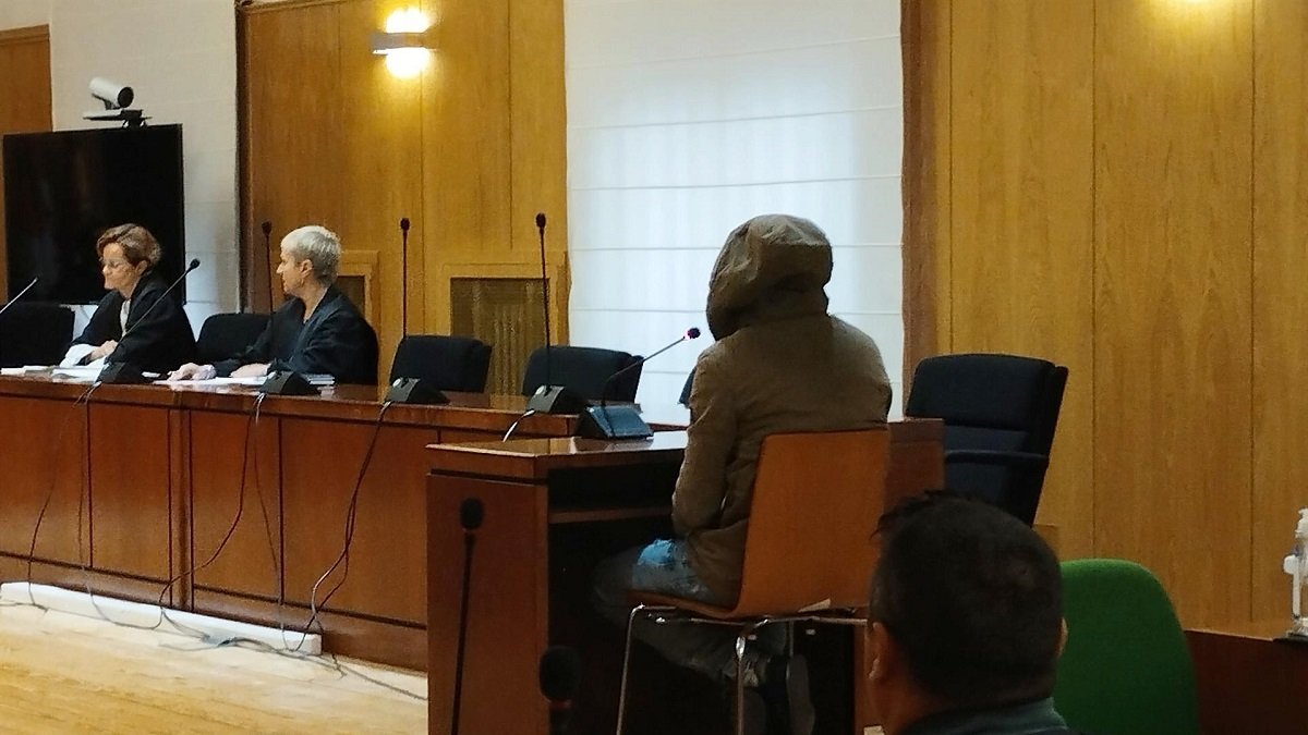 El condenado por siete delitos, durante la vista de conformidad celebrada esta mañana en la Audiencia de Valladolid. -EP