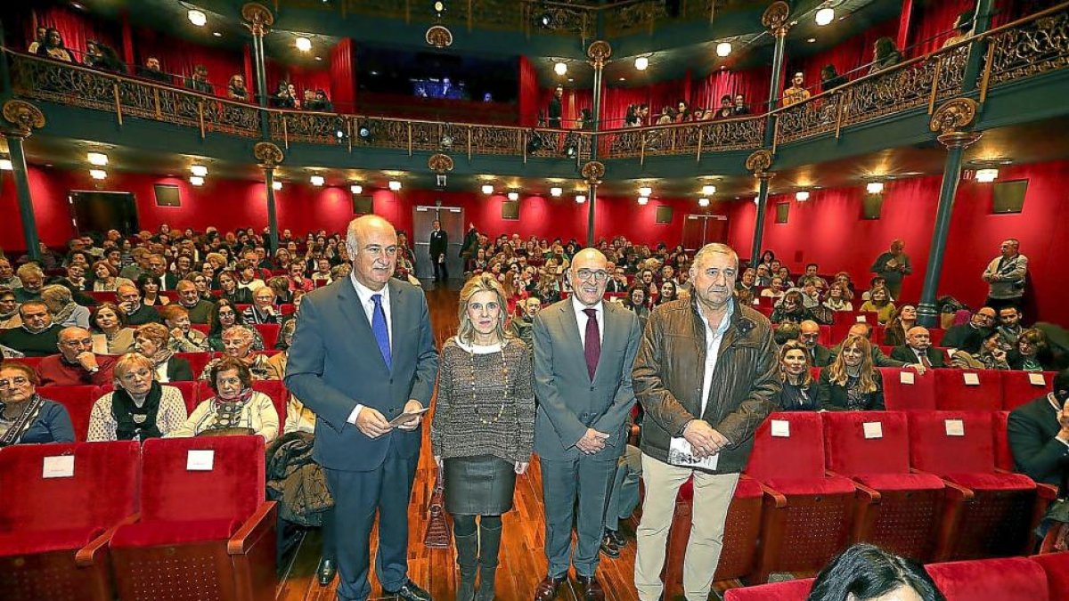 Fernando Benzo, María José Salgueiro, Jesús Julio Carnero y Luis María Martín ayer, en el Teatro Zorrilla.-EL MUNDO