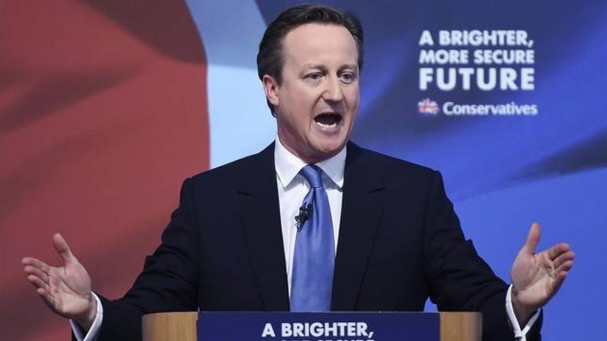 Cameron, en la presentación de su programa electoral, en Swindon, este martes.-Foto:   EFE / ANDY RAIN