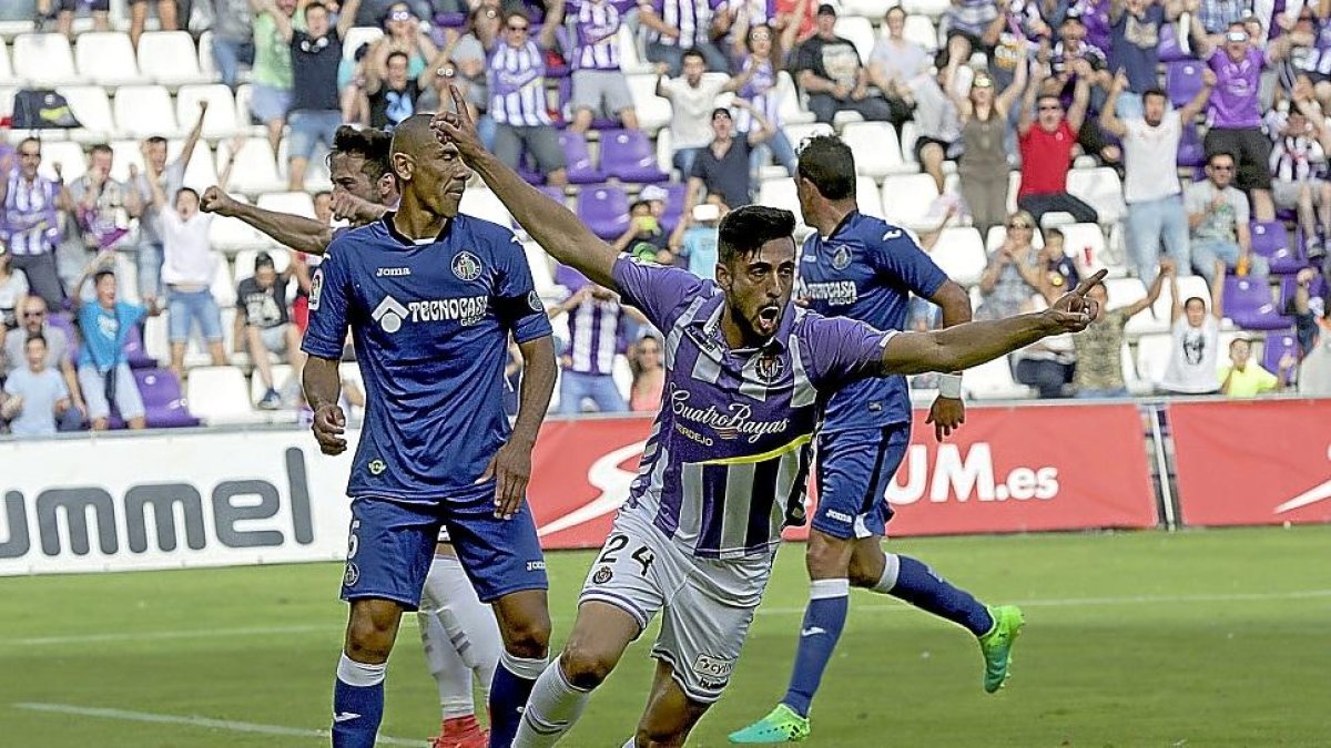 Álex Pérez celebra el gol que marcó frente al Getafe en la temporada 2016-2017.-BALCAZA