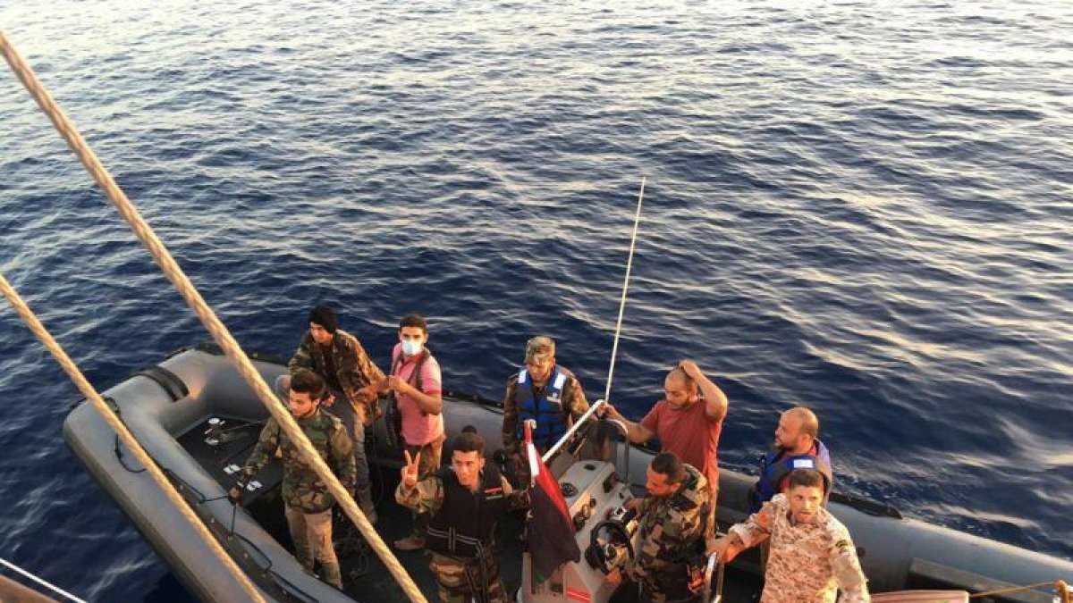 Momento del incidente de la embarcación de Proactivo con guardacostas libios.-PROACTIVA OPEN ARMS
