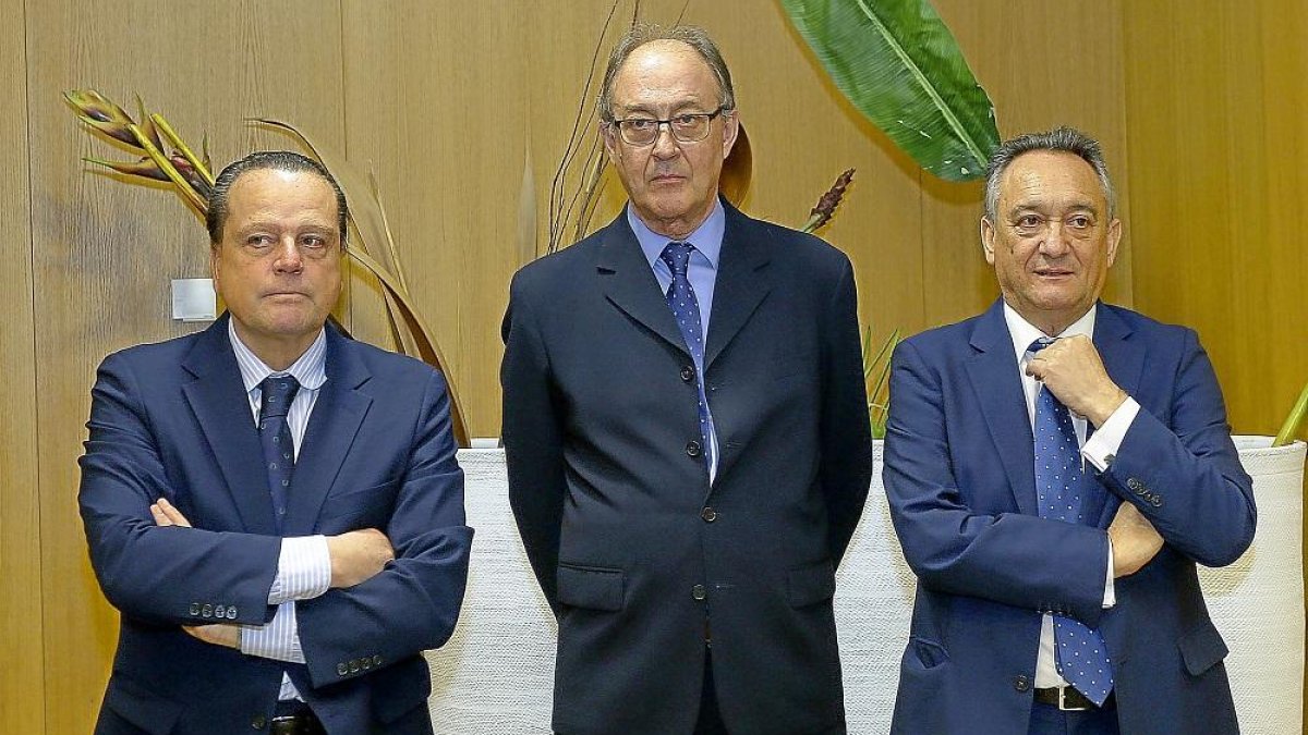 Mario Amilivia, Ángel Jimenez y Emilio Melero, antes de la toma de posesión .-ICAL