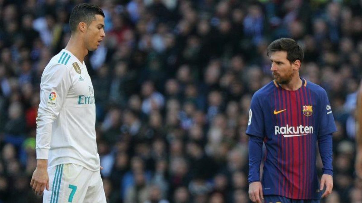 Messi (derecha), mejor que Cristiano según Marca.-REUTERS / SERGIO PEREZ