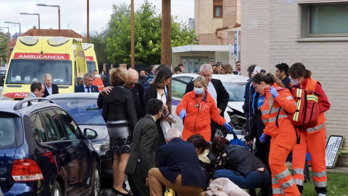 El incidente se ha producido esta mañana en la Avenida de Colón antes de la gala de entrega de los premios de la Asociación de Esclerosis de Castilla y León. -PHOTOGENIC