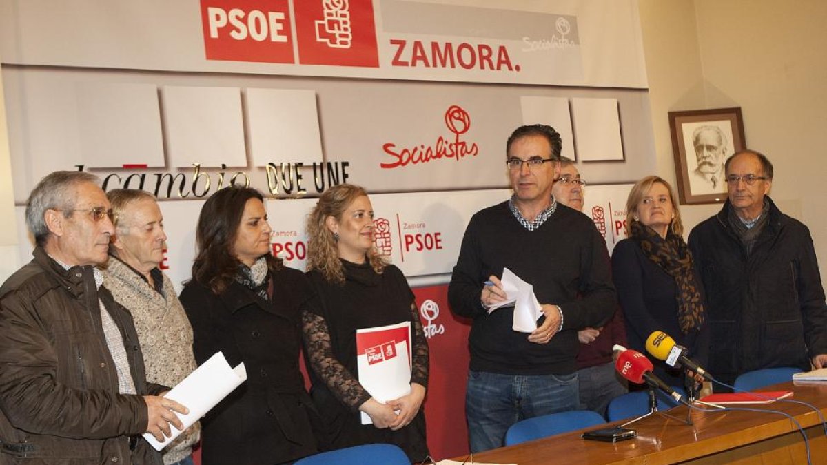 La diputada nacional y candidata a las Elecciones Generales Mar Rominguera y el senador y candidato José Fernández, praticipan en la presentación del Manifiesto a favor de una nueva política para las Zonas Rurales de Zamora-Ical