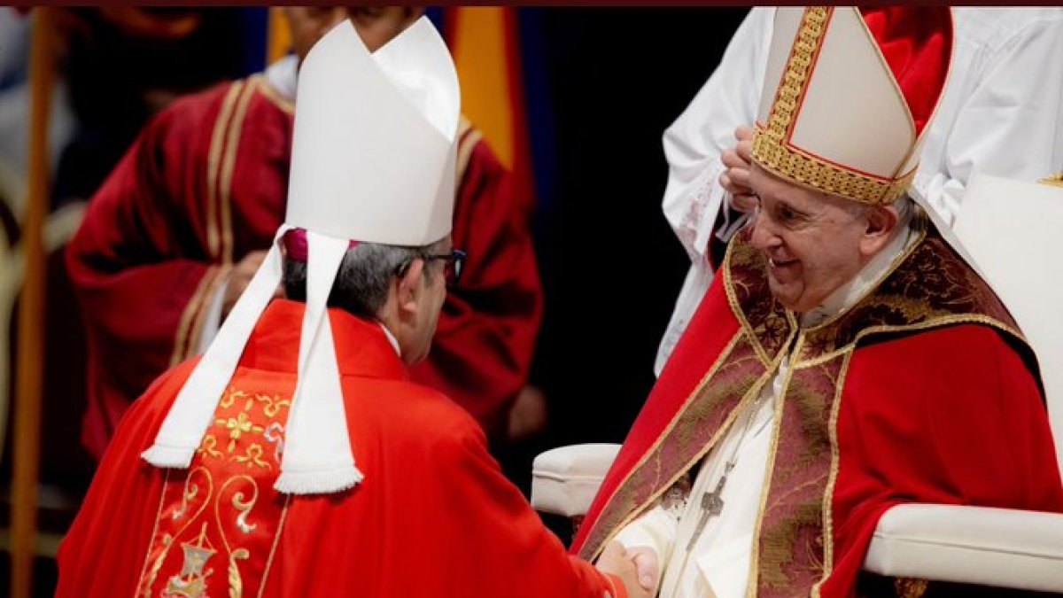 El arzobispo electo en la recepción del palio arzobispal concedido por el Papa Francisco. - E. M.