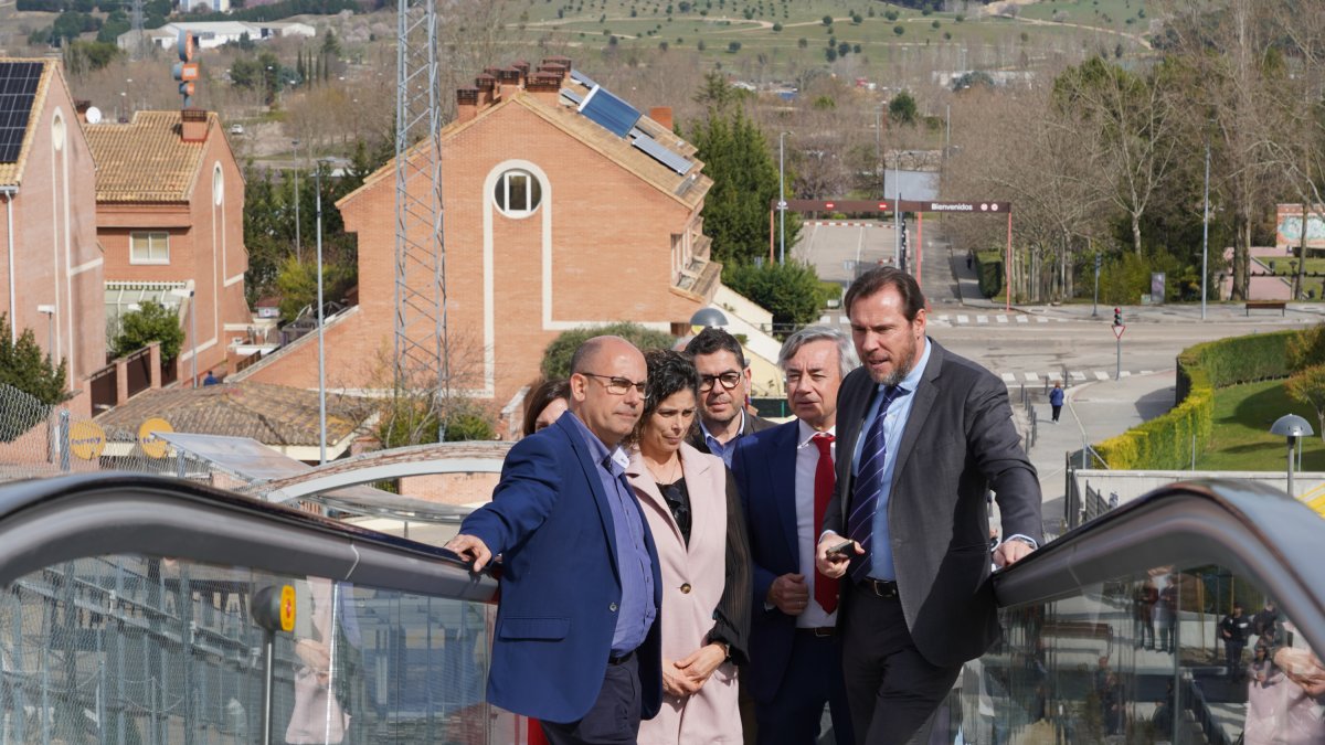 El alcalde de Valladolid, Óscar Puente, inaugura los elevadores urbanos en la ladera norte de Parquesol. -ICAL