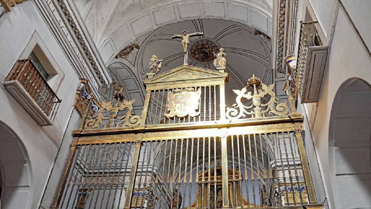 Vista interior de la Iglesia del Hospital Simón Ruiz, pendiente de obtener financiación para rehabilitar las cubiertas y destinarla a fines culturales-Santiago G. del Campo